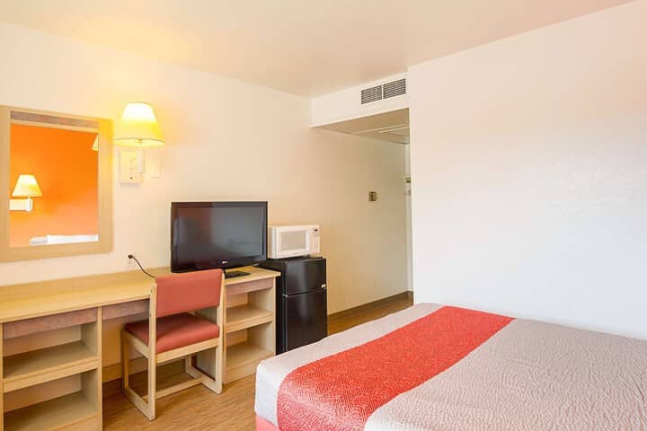 Room 10 of 29
