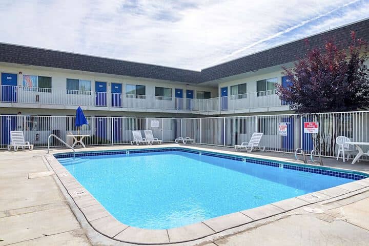 Pool 21 of 29