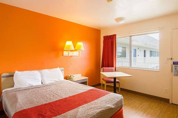 Room 9 of 29